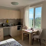 за гости сънрайз флора бийч Πομόριε