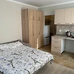 за гости сънрайз флора бийч Διαμέρισμα Πομόριε