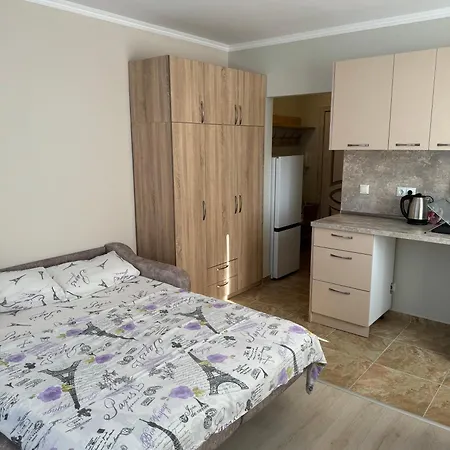 за гости сънрайз флора бийч Appartement Pomorie